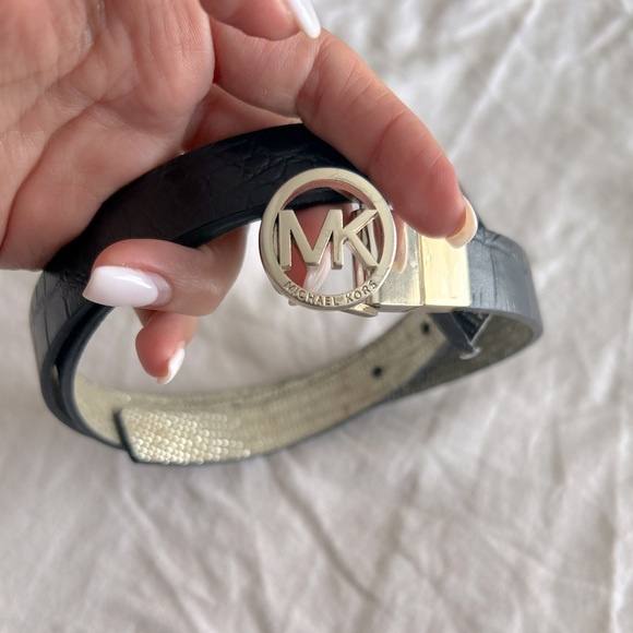 Women’s Michael Kors reversible belt - Picture 3 of 9
